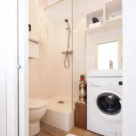 Studio Calme Propre Au Coeur Du Canal St Martin Lancry Apartamento