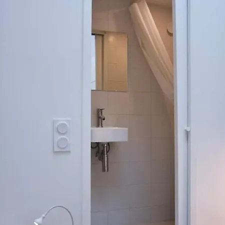 Studio Calme Propre Au Coeur Du Canal St Martin Lancry Apartment Paris
